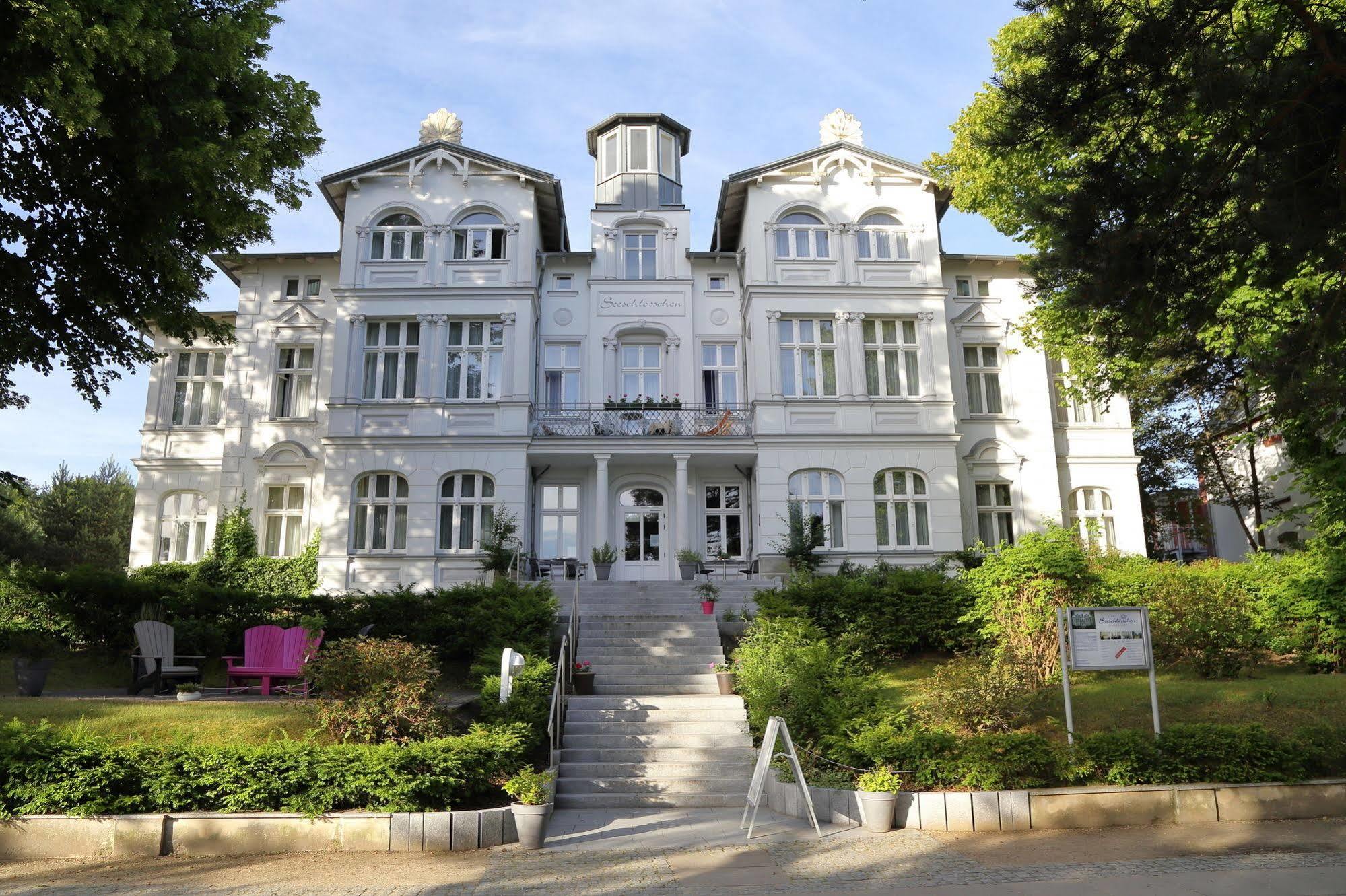 Aparthotel Seeschloesschen 치노비츠 외부 사진